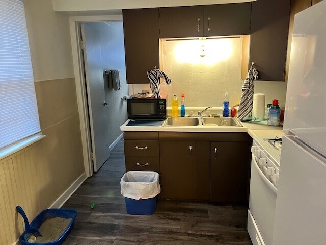 Building Photo - 705 W California Ave