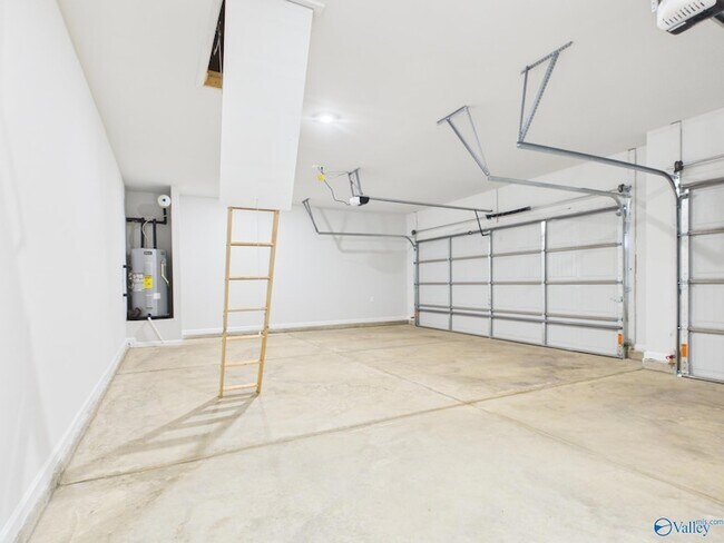 Building Photo - 315 Susan Lynn Dr