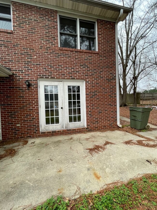 Building Photo - Lovely 2 bedroom 1.5 Bath  Townhome in Cit...