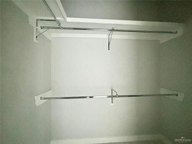 Building Photo - 9 W St Francis Ave