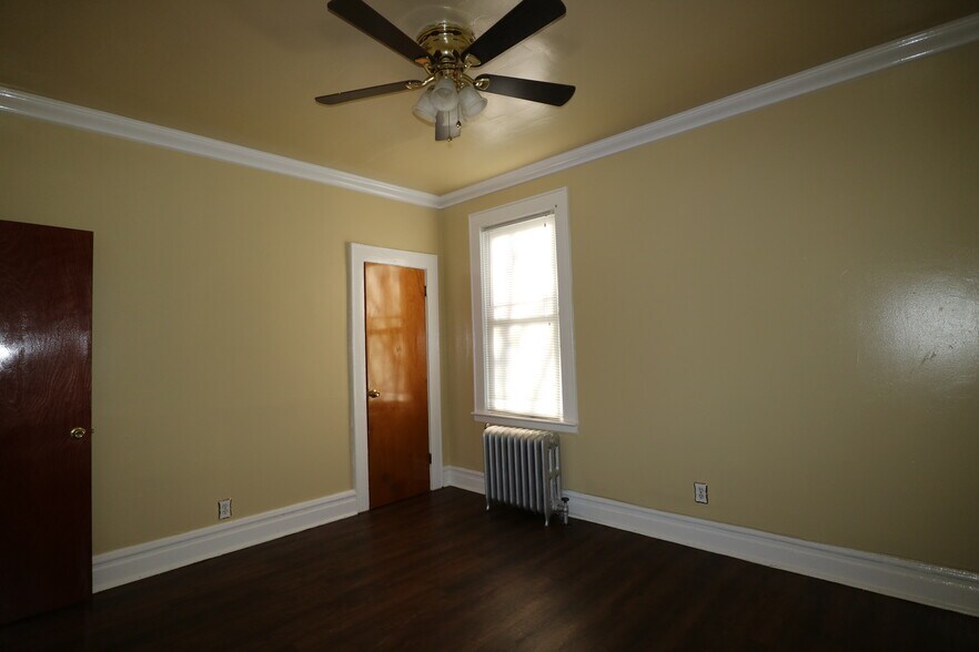 Building Photo - 138 Vermont Ave