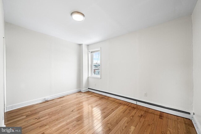 Building Photo - 2415 E Firth St