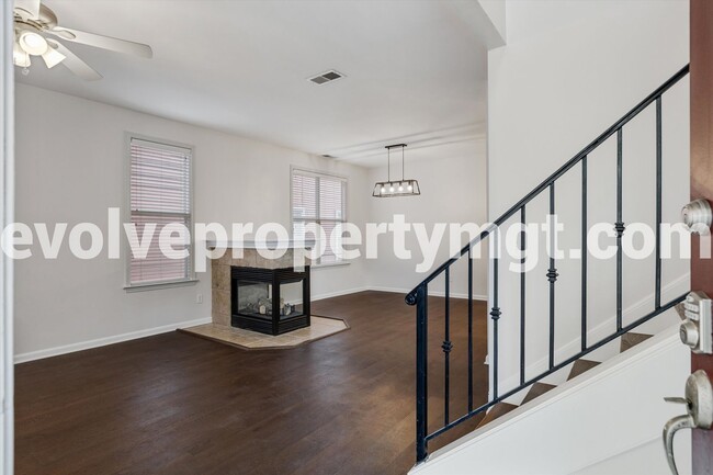 Building Photo - 1250 Island Pl E