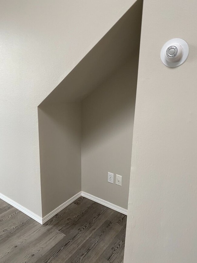 Building Photo - 1915 Cornell Ave