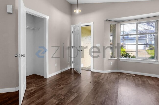 Building Photo - 1120 S 90th St Ct