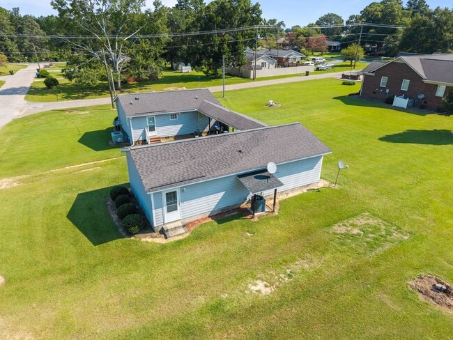 Building Photo - Two bedroom in Coats, NC!