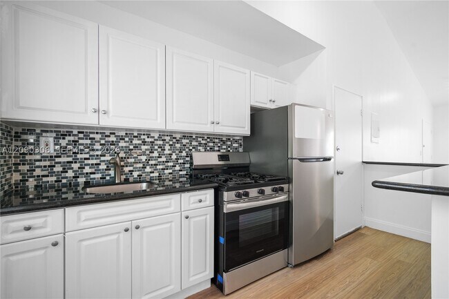 Building Photo - 272 NE 53rd St