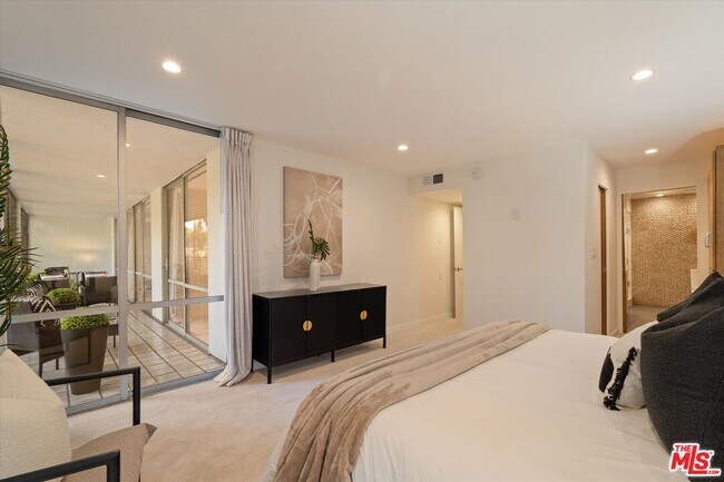 Building Photo - 850 Kings Rd