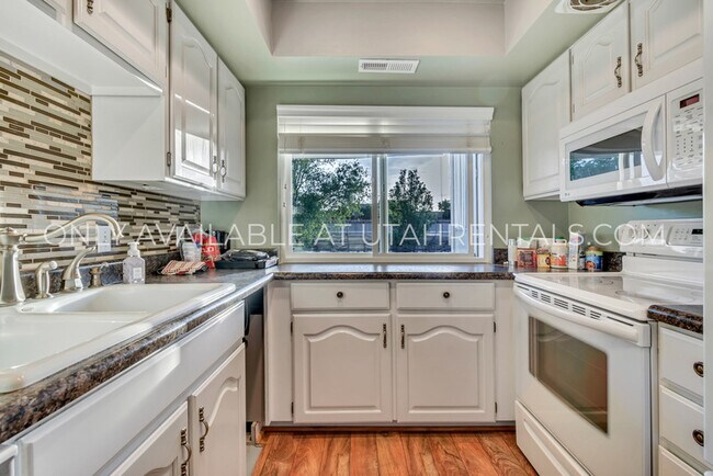 Building Photo - 5761 S Waterbury Cir