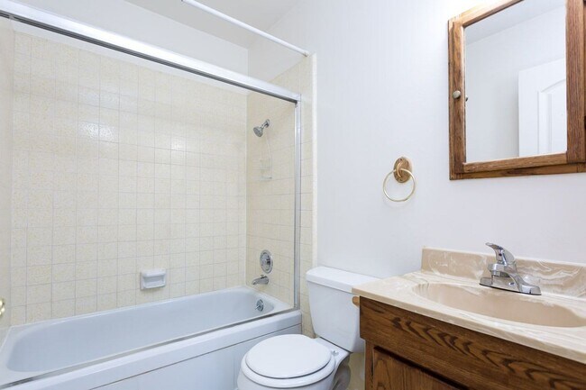 Building Photo - Large Traditional Home in La Mesa!