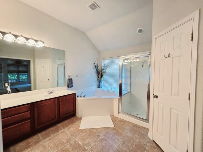 Building Photo - 10605 Lord Derby Dr