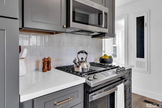 Building Photo - 402 Grand Canyon Blvd