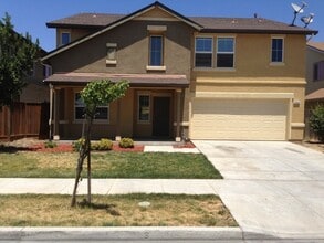 Building Photo - Los Banos, Large 2 story 5 bedroom 3 full ...