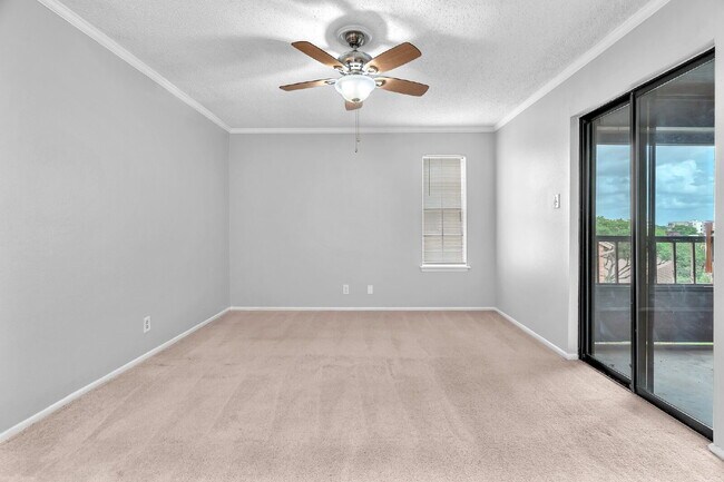 Building Photo - Where Comfort Meets Everyday Luxury!