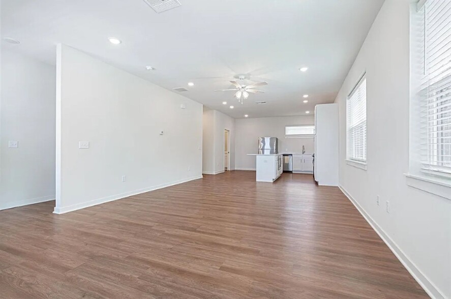 Building Photo - 605 Whitham Ave