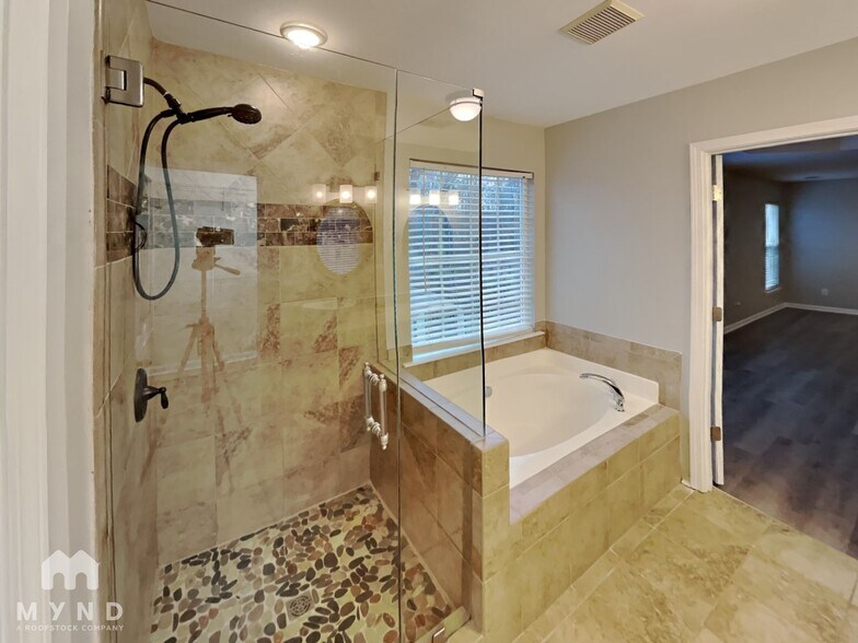 Building Photo - 11216 Cypress View Dr