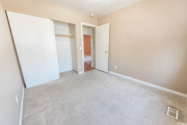 Building Photo - AWESOME 3 BED 2 BATH FULLY FENCED CLINTON HOME IS A MUST SEE!!