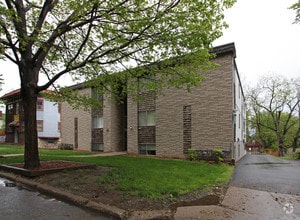 Building Photo - Grand Towers