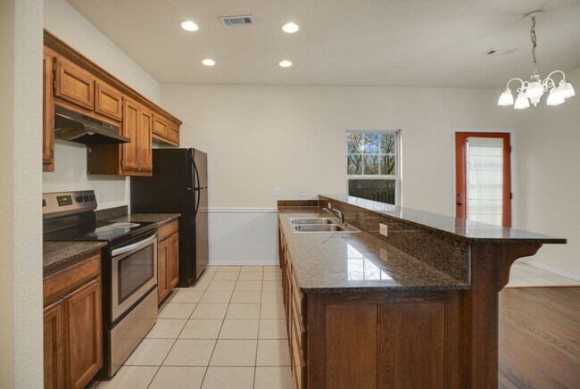 Building Photo - Great Duplex in Riverwalk Farms