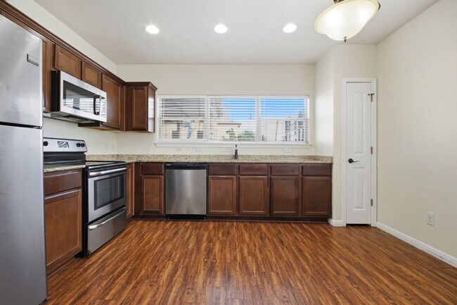 Building Photo - 302 W San Antonio St