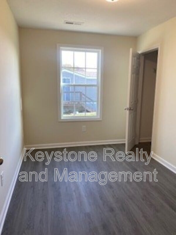 Building Photo - 131 Mace Ln