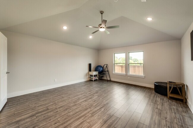 Building Photo - 243 Frio Dr