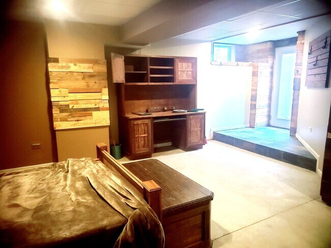 Building Photo - 630 Whitney Ave