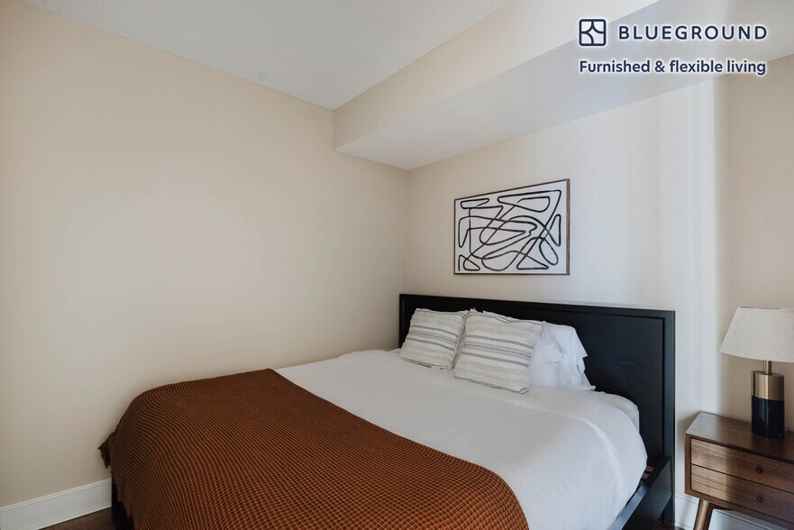 Building Photo - 425 L St NW