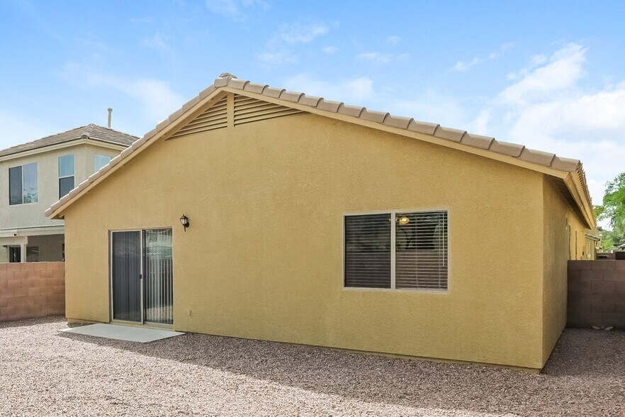 Building Photo - 660 W Cholla Crest Dr