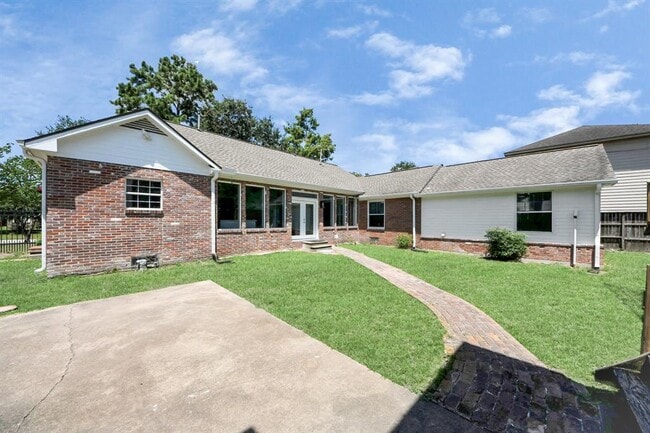 Building Photo - 6622 Park Ln