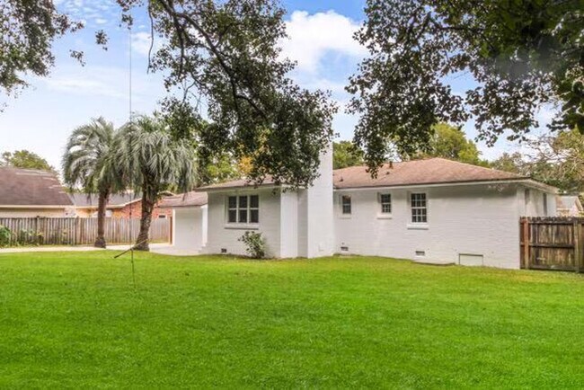 Building Photo - 4959 Parkside Dr
