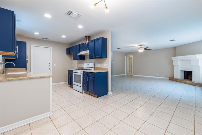 Building Photo - 12914 Pegasus St