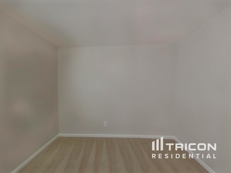 Building Photo - 258 Drooping Leaf Ln