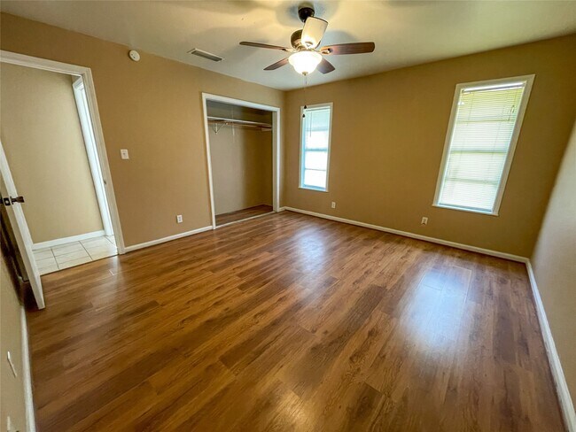 Building Photo - 401 Anderson Rd