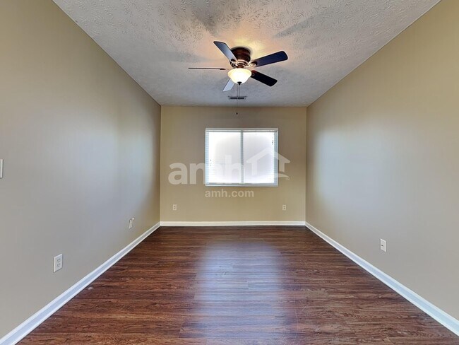 Building Photo - 1115 Sunset Dr