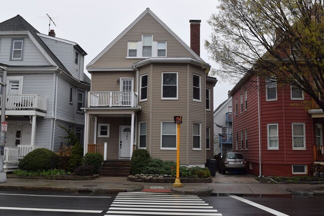 Building Photo - 381 Highland Ave