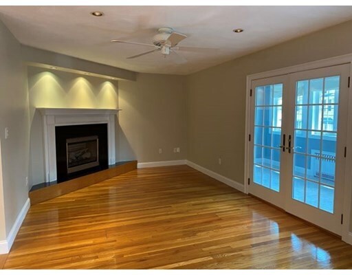 Building Photo - 39 Century St