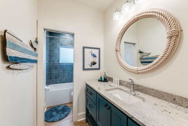 Building Photo - 119 6th St