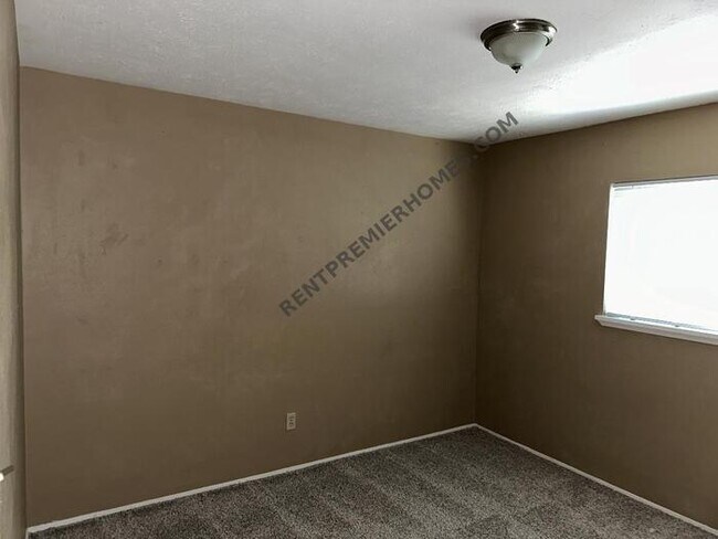 Building Photo - 4513 Freeport Dr