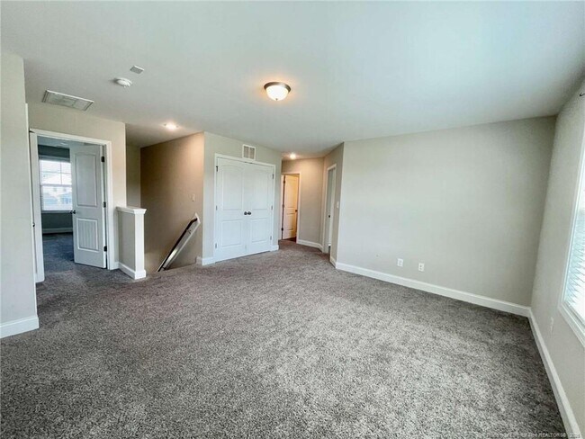 Building Photo - 5344 Debut Ave