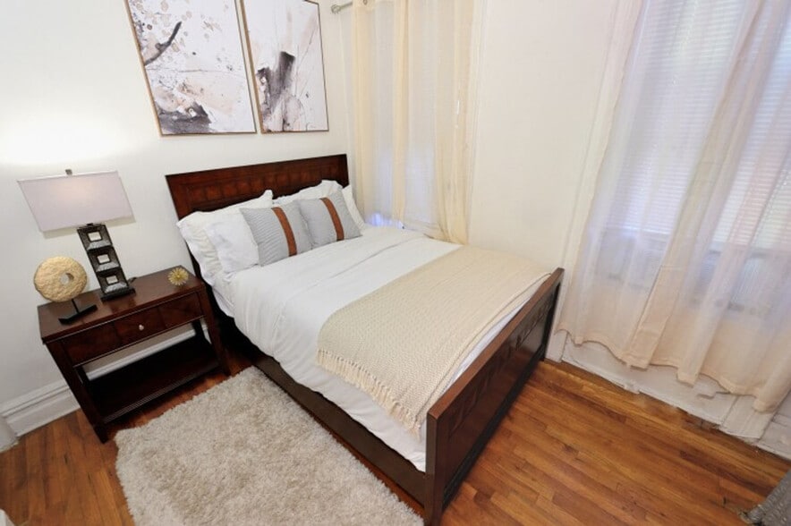 Building Photo - 440 W 45th St