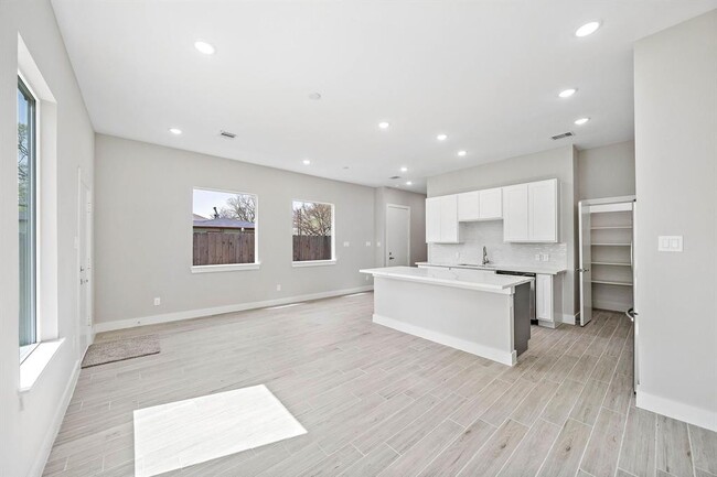 Building Photo - 4536 Sunflower St