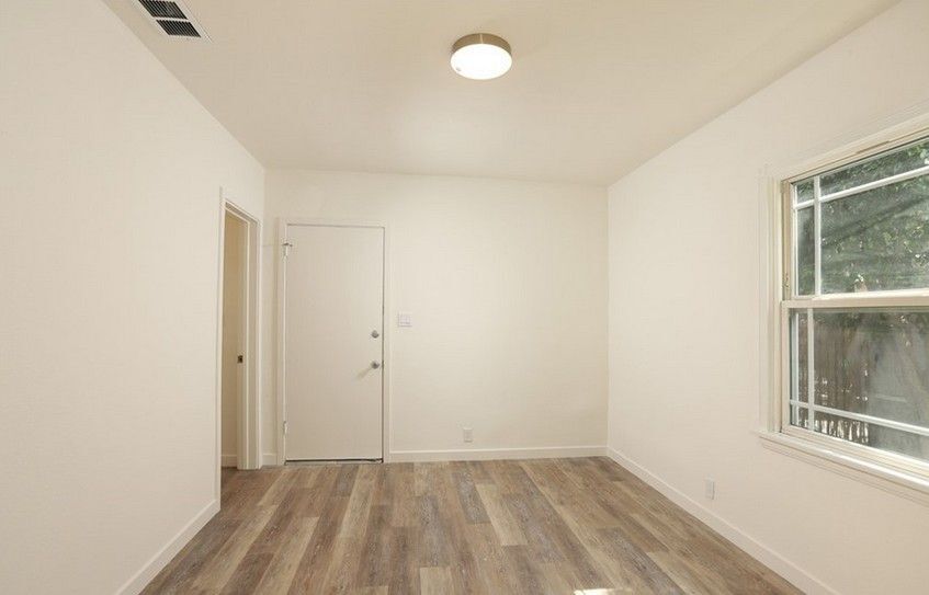 Building Photo - 1004 W Clark Ave