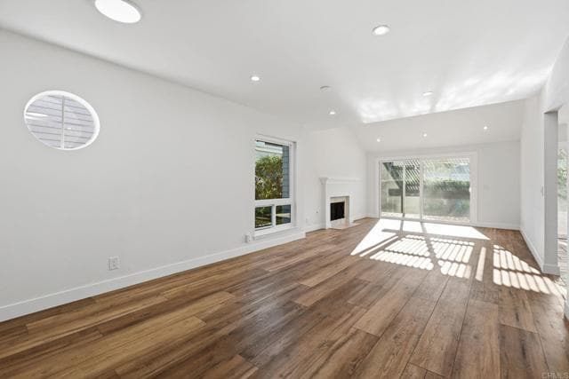 Building Photo - 819 Daphne Ct