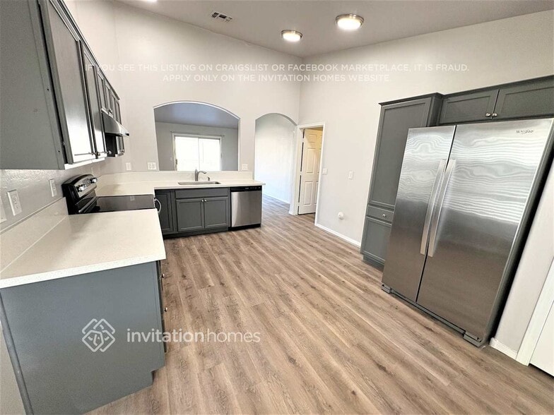 Building Photo - 8816 W Las Palmaritas Dr