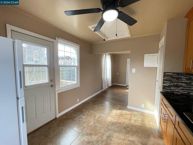 Building Photo - 25 Baldwin St