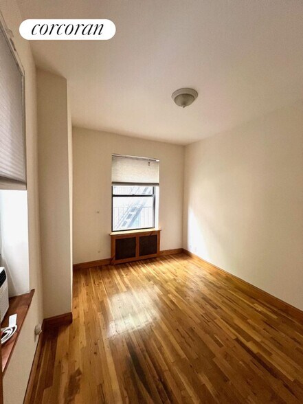 Building Photo - 167 W 80th St