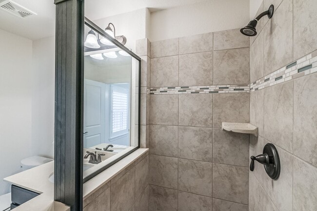 Building Photo - Furnished 3BR 3 Story Townhome