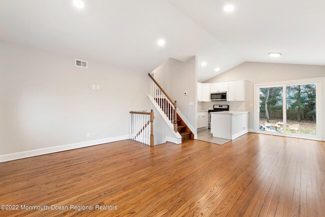 Building Photo - 2 Middlesex Rd