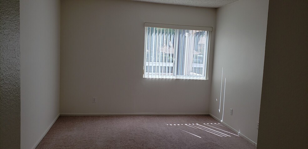 Building Photo - 24518 Nicklaus Dr